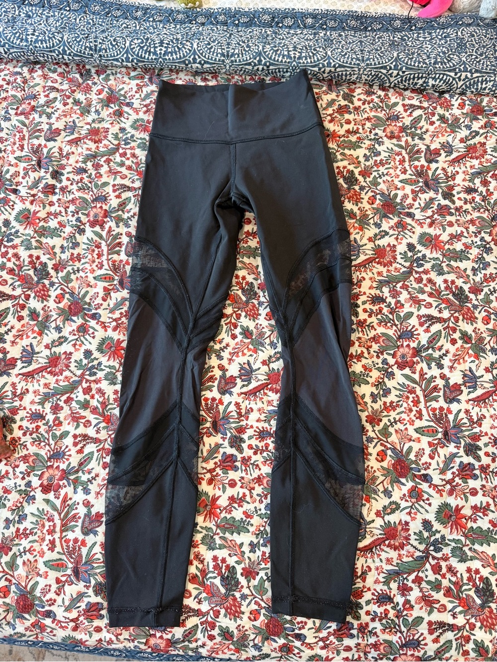 Lululemon Black Women's High-Waist Mesh Panel Leggings size 4